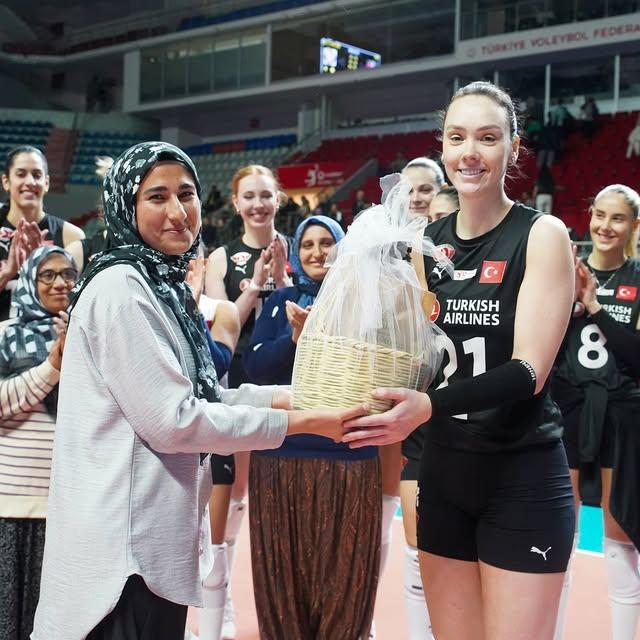 Anadolu Sultanları, Aksaray'da Voleybol Sevinci Yaşattı