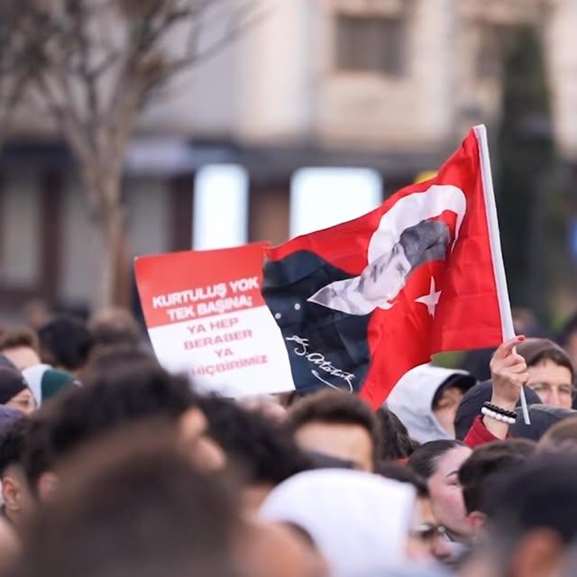 Saraçhane'de Protesto: Ekrem İmamoğlu'nun Görevden Alınması Tepki Topladı