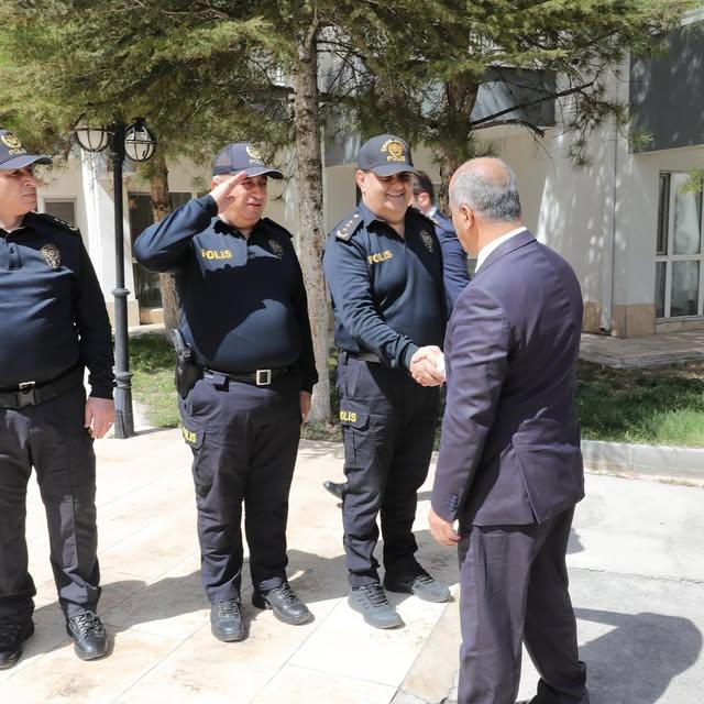 Aksaray'da Bayram Ziyareti: Vali Yardımcısı Polisleri Ziyaret Etti
