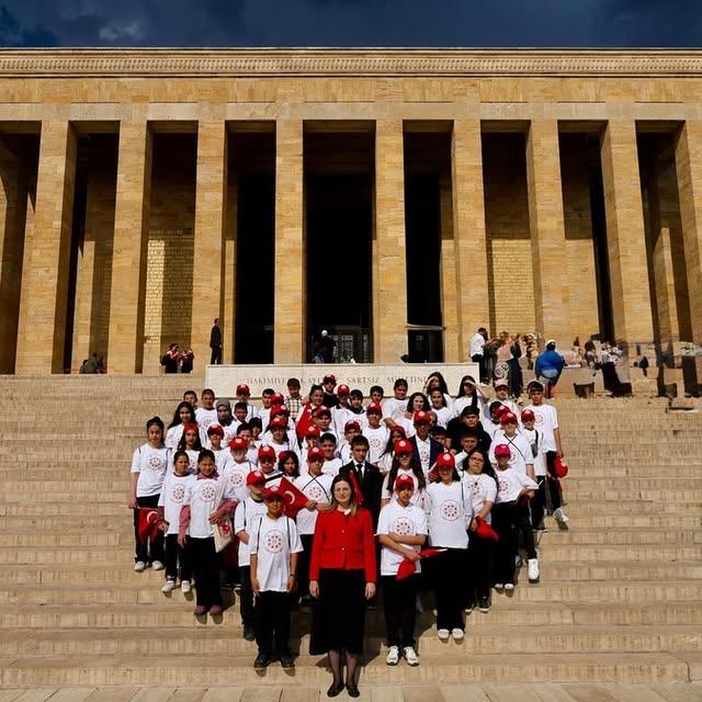 Aksaraylı Çocuklar 23 Nisan'ı Anıtkabir'de Kutladı