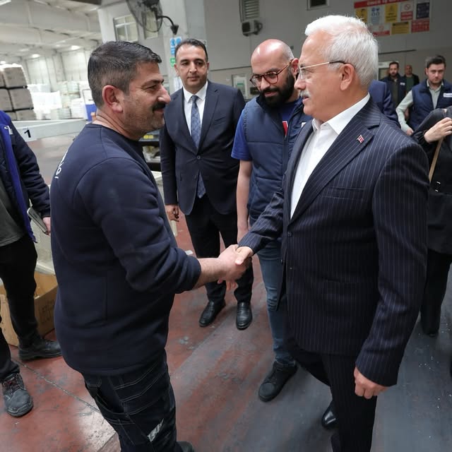 Aksaray Valisi Kumbuzoğlu, Kalde Boru Fabrikası'nı Ziyaret Etti ve İşçileri Kutladı