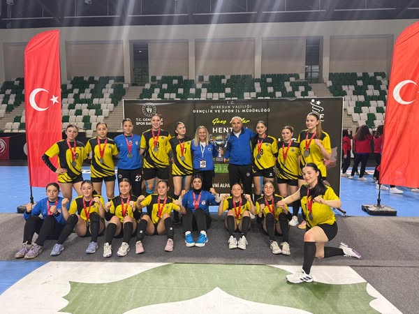 Aksaray Belediyespor Hentbol Takımı, Gençler Türkiye Şampiyonası'nda İkinci Oldu