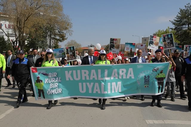 Aksaray'da Trafik Haftası Etkinlikleri: Yayaların Güvenliği Öncelikli