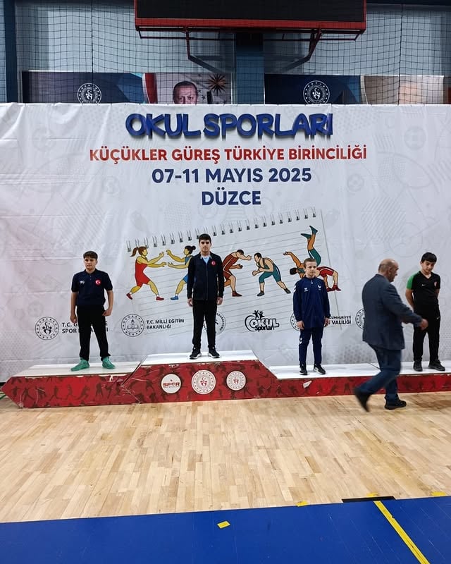 Aksaray'dan Türkiye Şampiyonu: Semih Cihan Grekoromen Güreşte Zirveye Çıktı