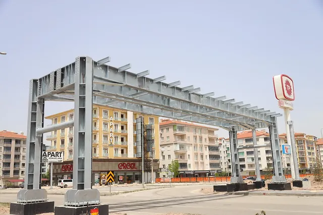Aksaray'da Yeni Yaya Üst Geçidiyle Ulaşım Kolaylığı