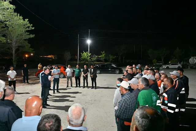 Aksaray Sokakları Gece Gündüz Temiz Tutuluyor: Başkan Dinçer Personelle Buluştu