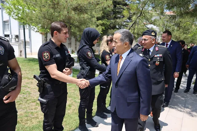 Aksaray'da Polisler Bayramda Görev Başında, Ziyarette Vali ve Milletvekili Bulundu