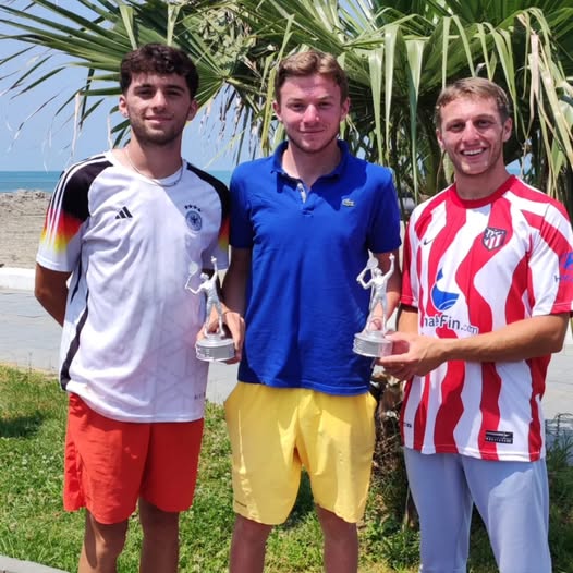 Aksaraylı Karakaya Kardeşler Tenis Turnuvasında Derece Elde Etti