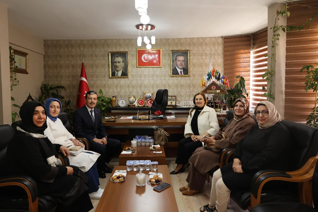 AK Parti Kadın Kolları Teşkilat Başkanı Kaynarca, Aksaray İl Başkanı Aktürk'ü Ziyaret Etti