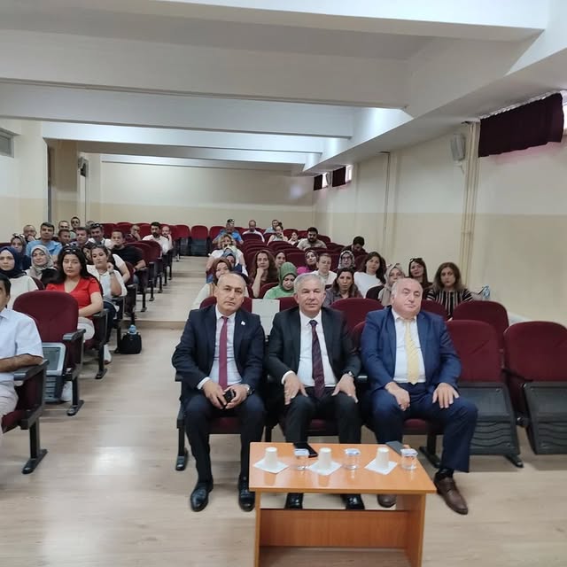 Aksaray'da Öğretmenler Mesleki Gelişim İçin Bakan Tekin'in Canlı Yayınına Katıldı
