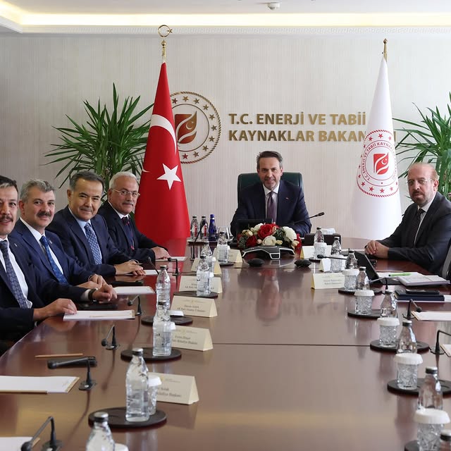 AK Parti Aksaray Milletvekili Aydoğdu, Enerji ve Tabii Kaynaklar Bakanı Bayraktar'ı Ziyaret Etti