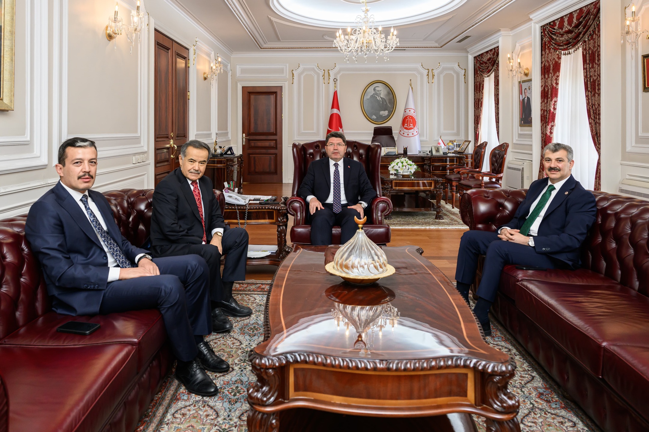 AK Parti Aksaray Milletvekili Aydoğdu, Adalet Bakanı Tunç'u Ziyaret Etti