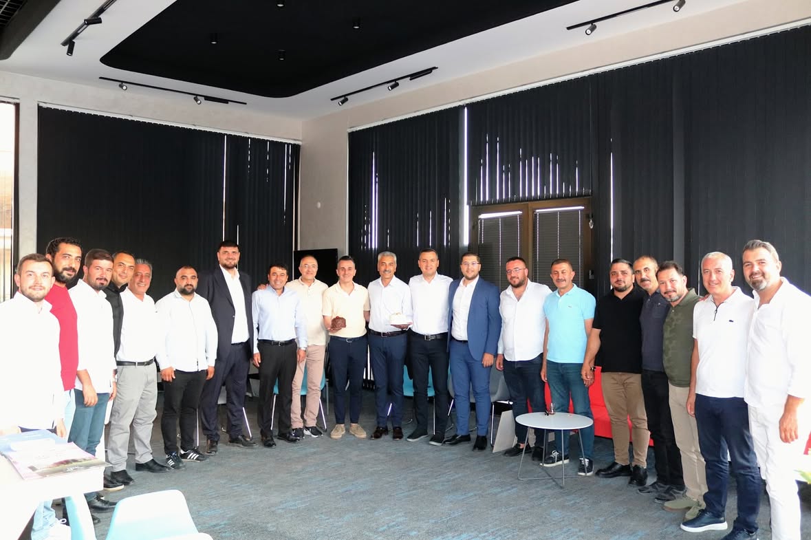 Aksaray Milletvekili Turan Yaldır, Siyasi Çalışma Arkadaşlarının Doğum Gününü Kutladı