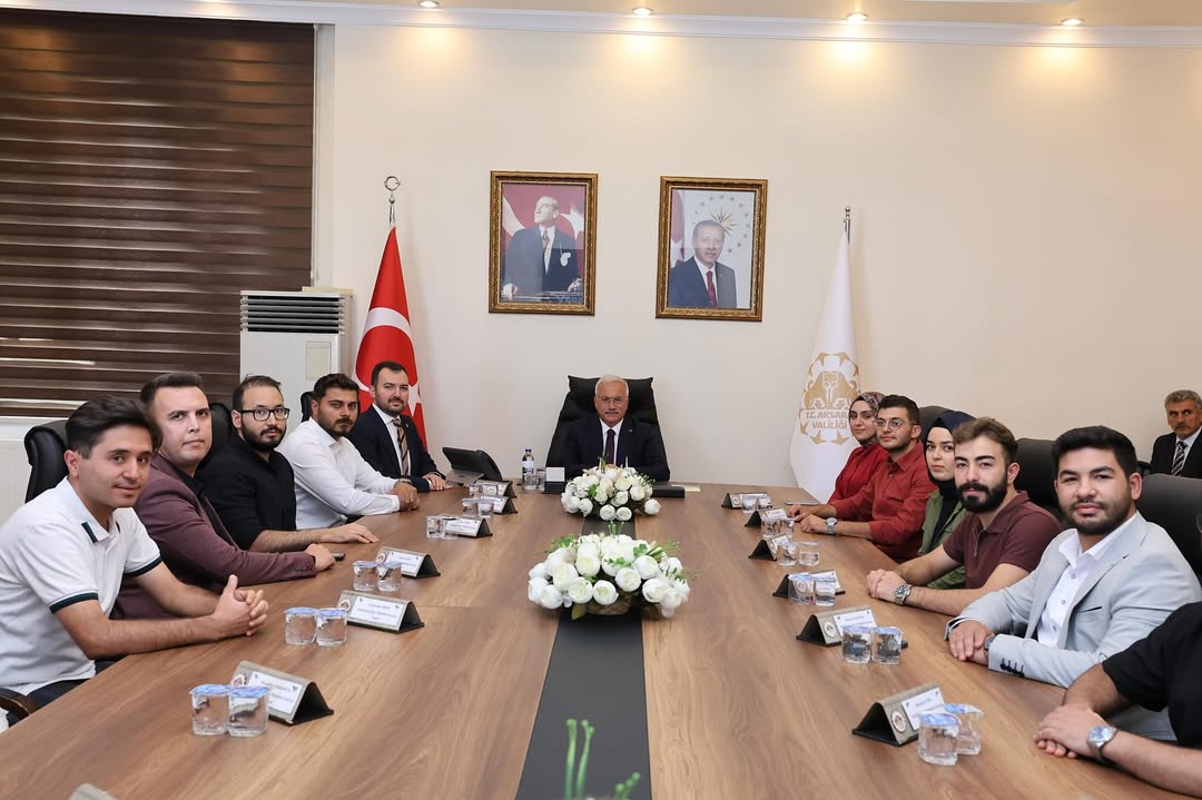 Aksaray Valisi Kumbuzoğlu, Gençlik Kolları Başkanı Oğuz'u Kabul Etti