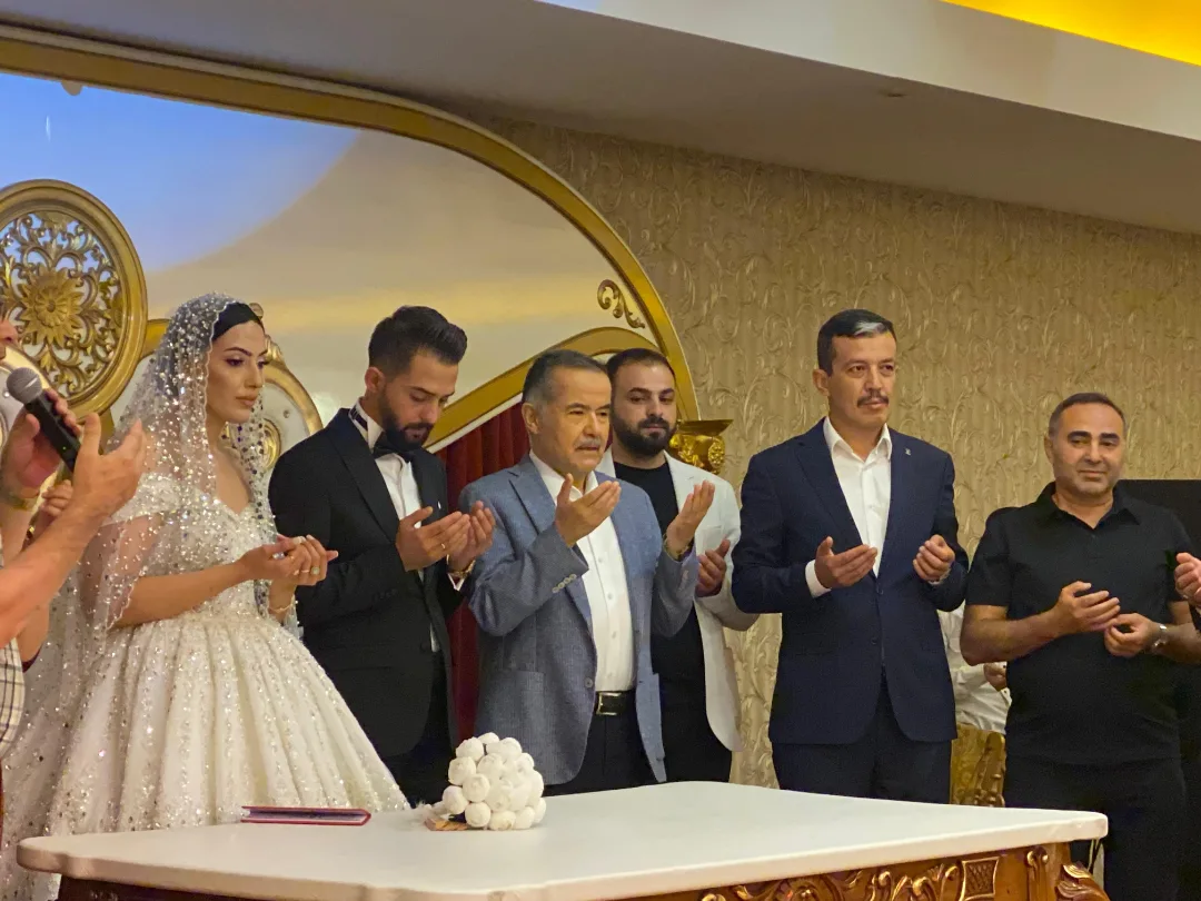 Aksaray'da AK Parti'li Başkan ve Vekil, Düğün Şahitliği Yaptı