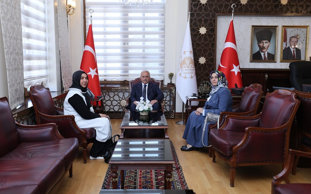 Aksaray Kadın Kolları Teşkilatı, Valisi Kumbuzoğlu'nu Ziyaret Etti