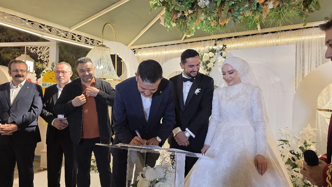 Aksaray'da Mutlu Düğün: Hamza Aktürk ve Parti Heyeti Nikah Şahitliği Yaptı