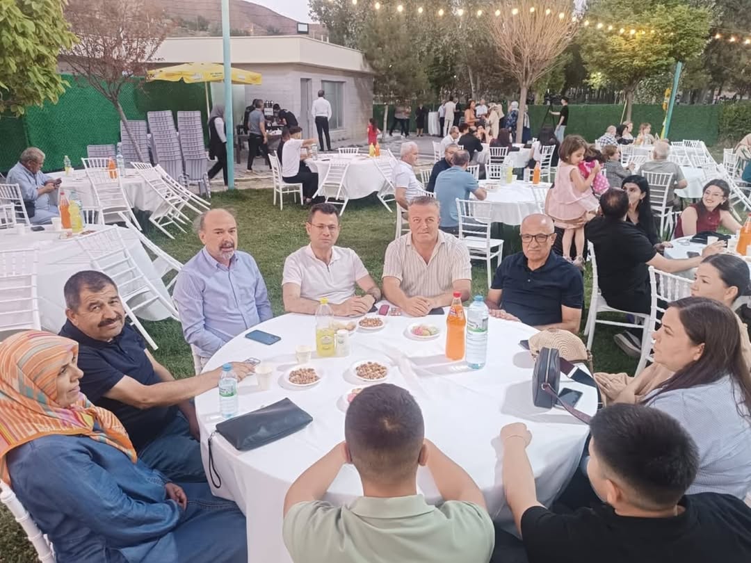 Ali Abbas Ertürk ve Begüm Yavuz'un Düğününden Mutluluk Paylaşımları