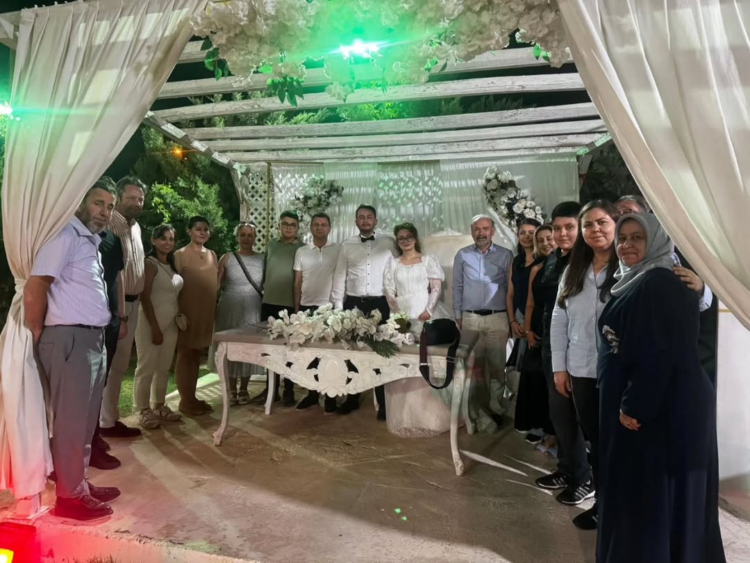 Parti Emekçisinin Oğluyla Mutlu Düğün
