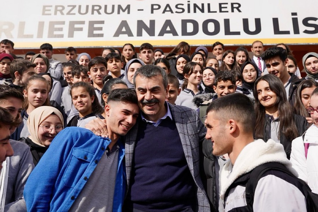 Aksaray'da Üniversite Başarısı: Milli Eğitim Müdürü Alpaslan'dan Gençlere Moral Veren Mesaj