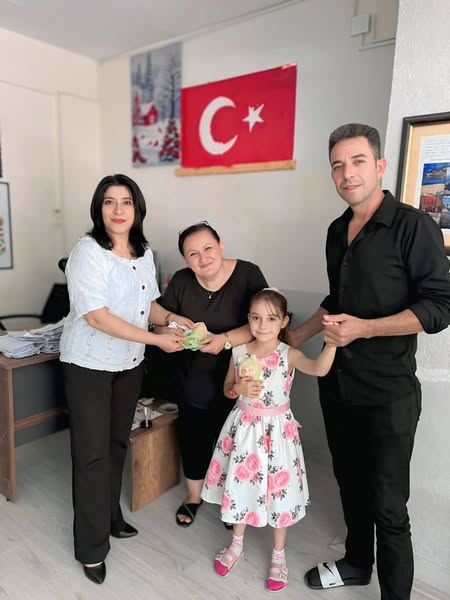 8 Yaşındaki Nida Nur, Bulduğu Çantayı Sahibine Ulaştırdı