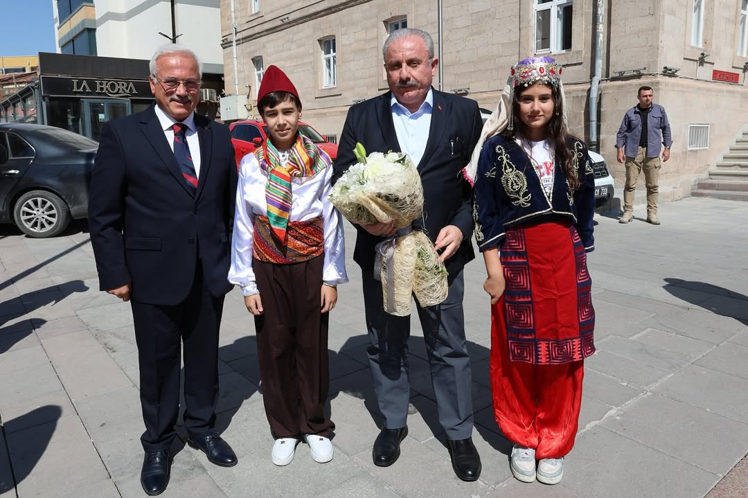 TBMM Başkanı Şentop, Aksaray Valisi Kumbuzoğlu'nu Ziyaret Etti