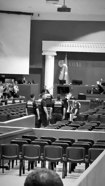 Ekrem İmamoğlu'na Yargı Süreci: Sabıka Kaydı ve Eğitim Durumu Açıklandı
