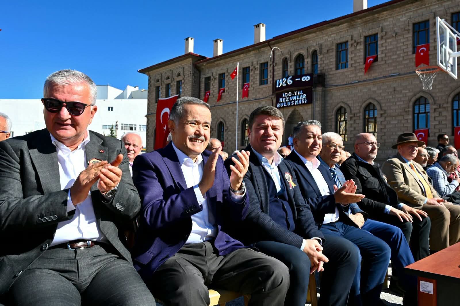 AKSARAY LİSESİ 100’ÜNCÜ YAŞINI GÖRKEMLİ BİR BULUŞMAYLA KUTLADI