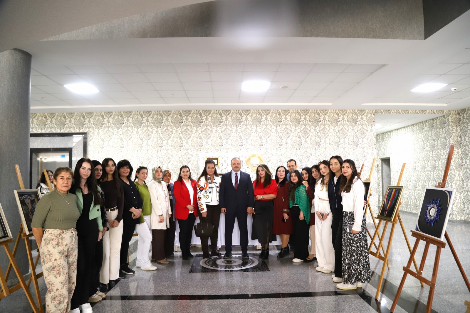 ASÜ’de Anadolu’nun Renkleri, Cumhuriyetin İzleri sergisi açıldı