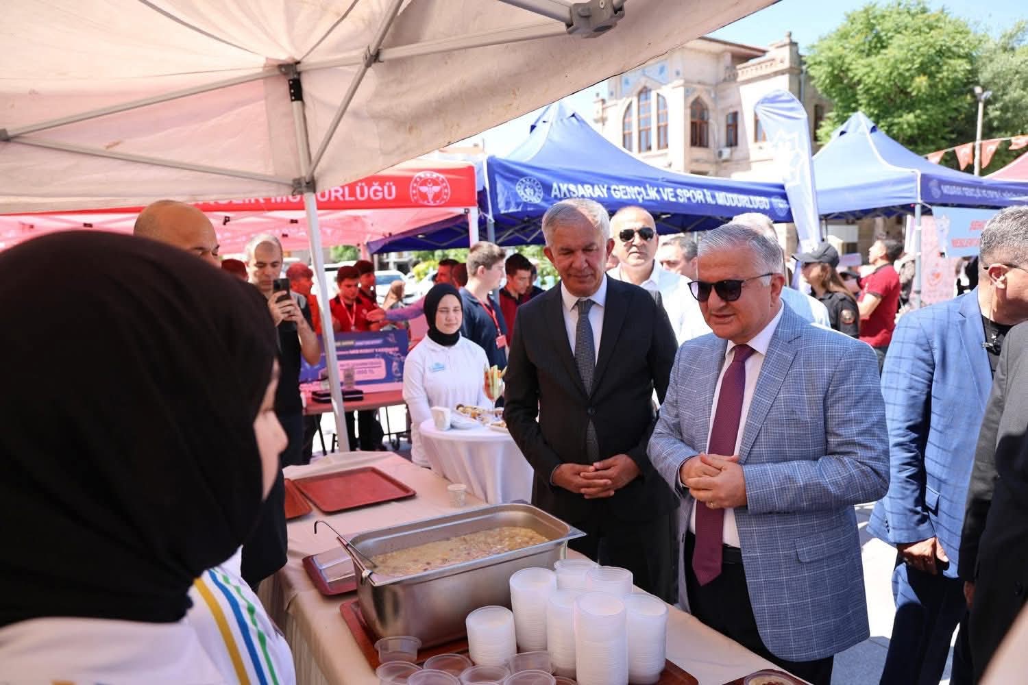 Maarifin Kalbinde Marifetli Gençlik Fuarı Açıldı