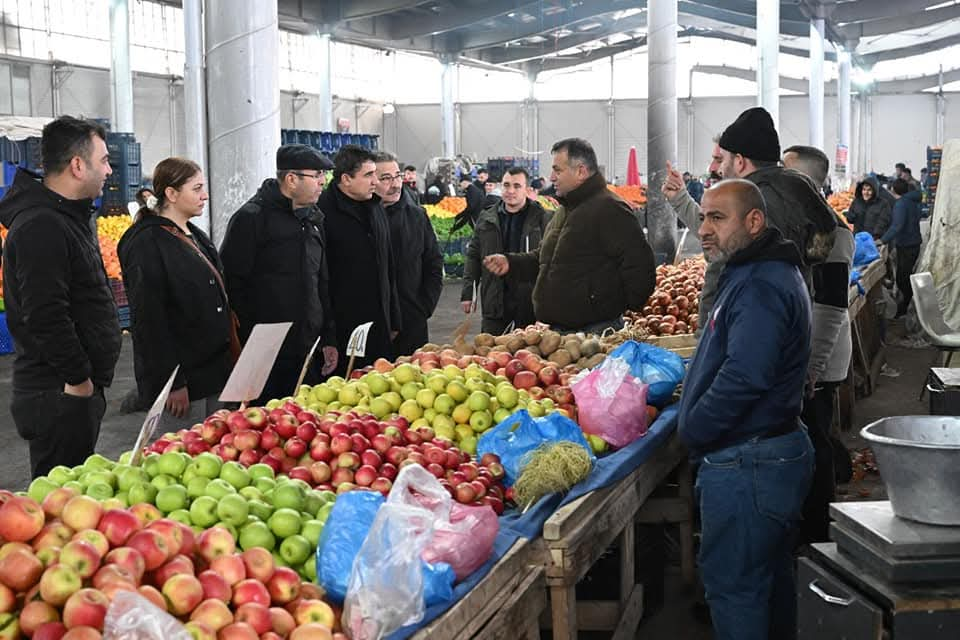 PAZARCI ESNAFININ EHLİL KEYF HALİ VATANDAŞI ÜZÜYOR  