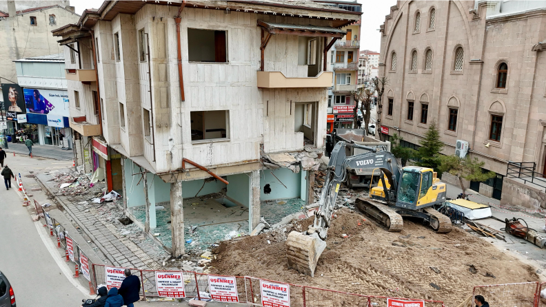 AKSARAY, KENTSEL DÖNÜŞÜMLE DAHA GÜVENLİ VE MODERN BİR ŞEHRE DÖNÜŞÜYOR