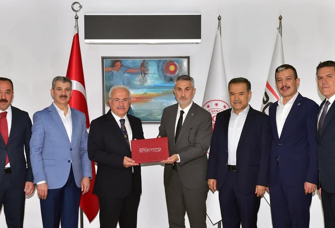 Aksaray'a Spor Yatırımı: 20 Halı Saha ve Yeni Spor Tesisleri İçin Protokol İmzalandı