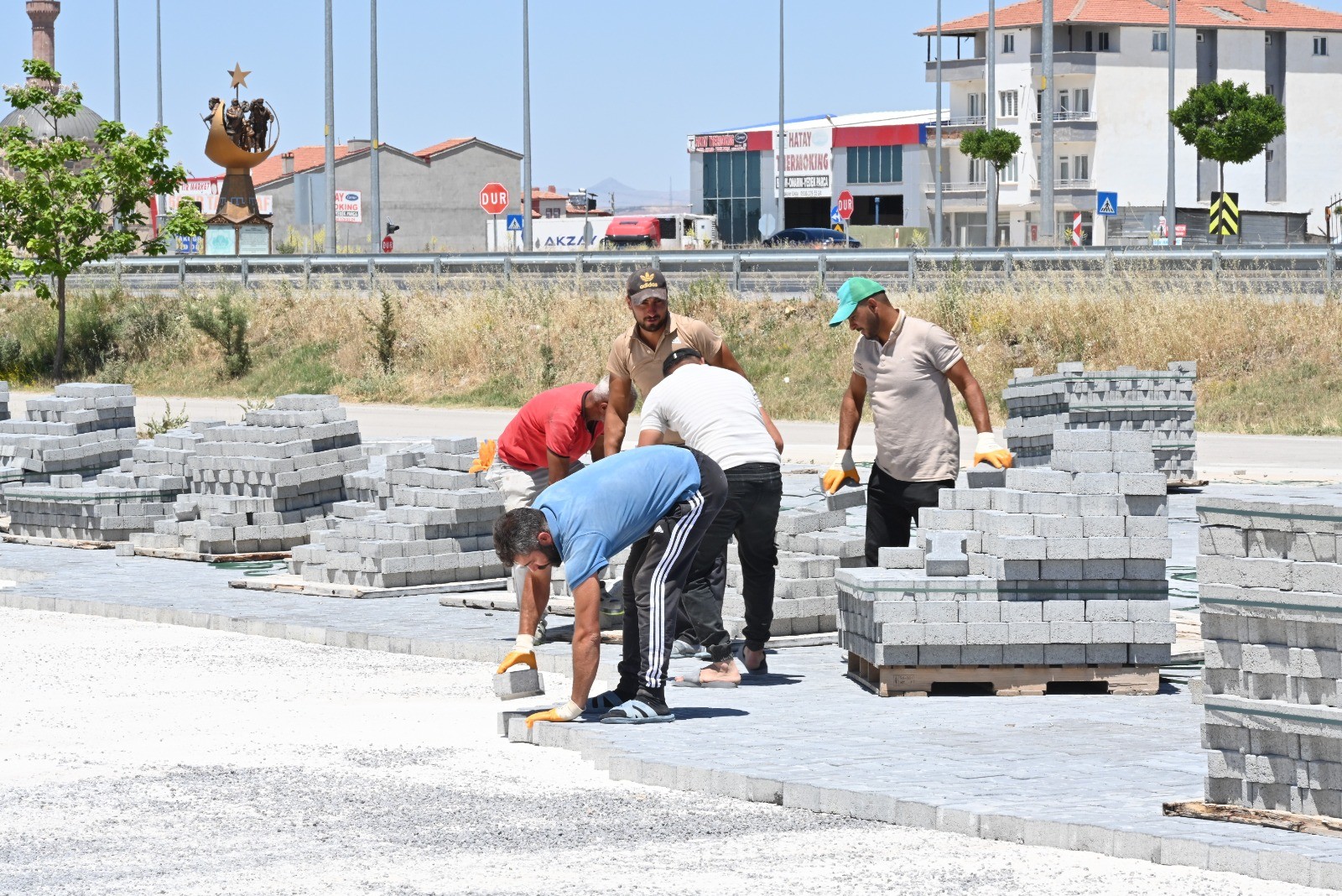 AKSARAY BELEDİYESİ HAMİDİYE ALACA MAHALLESİ’NDE PAZAR YERİ ÇALIŞMALARINA BAŞLADI