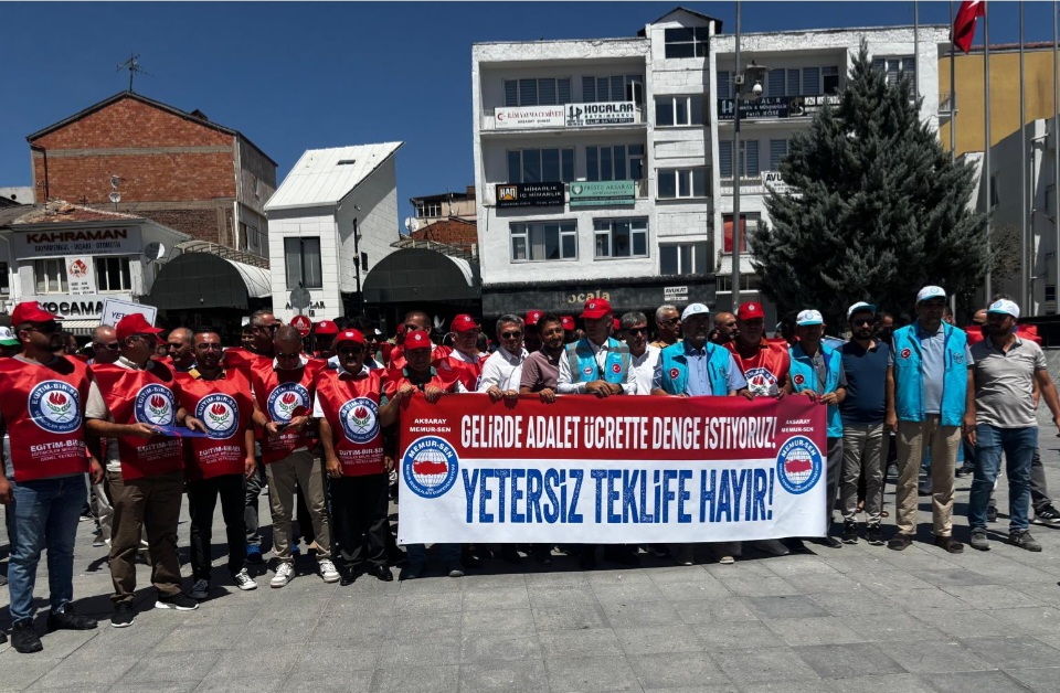 Memur-Sen Toplu Sözleşme teklifine  tepki gösterdi.