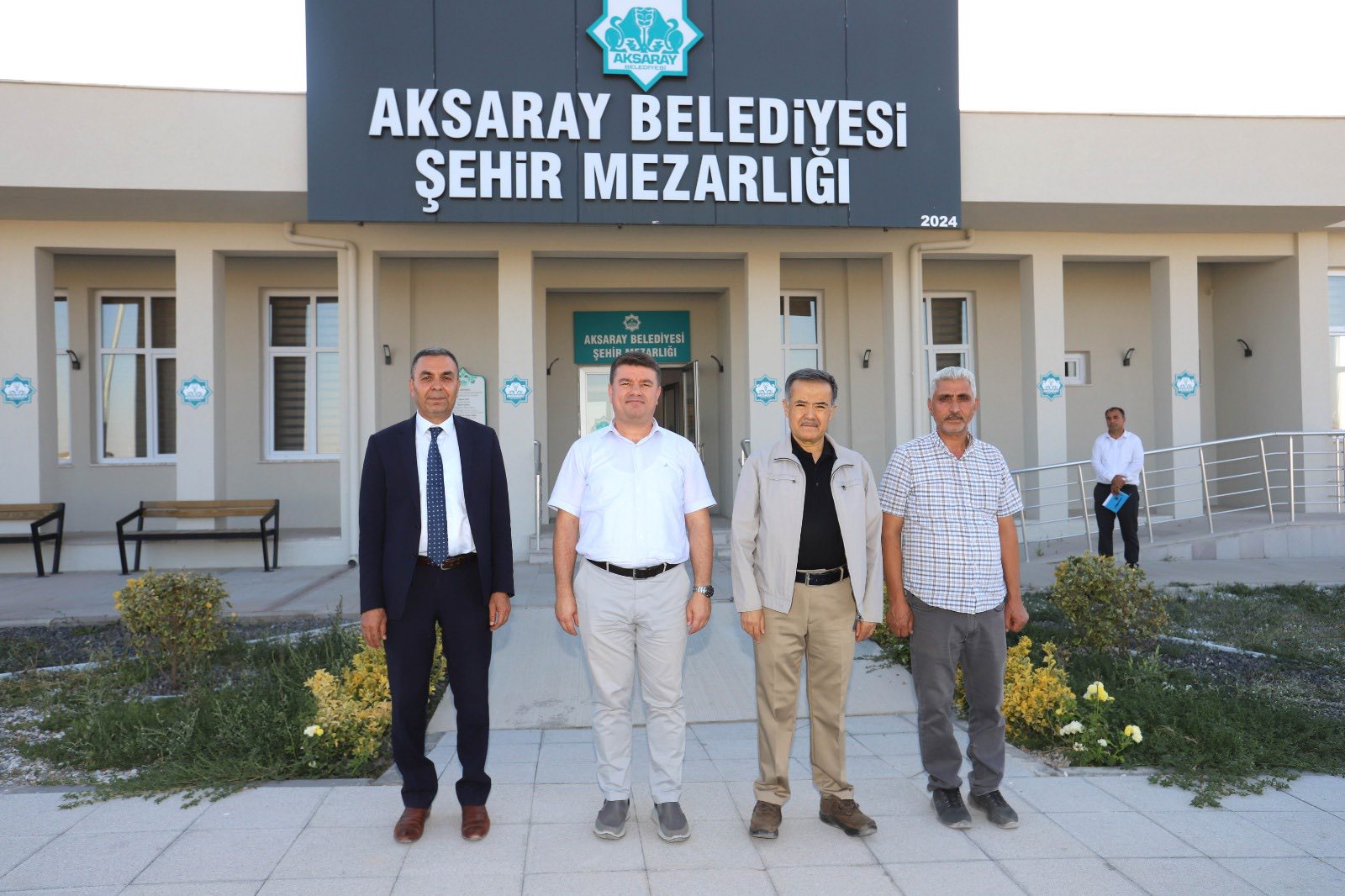 BAŞKAN DİNÇER VE MİLLETVEKİLİ AYDOĞDU, ŞEHİR MEZARLIĞI İLE ÇEVRESİNDEKİ KÜLLİYE VE ULAŞIM YATIRIMLARINI İNCELEDİ