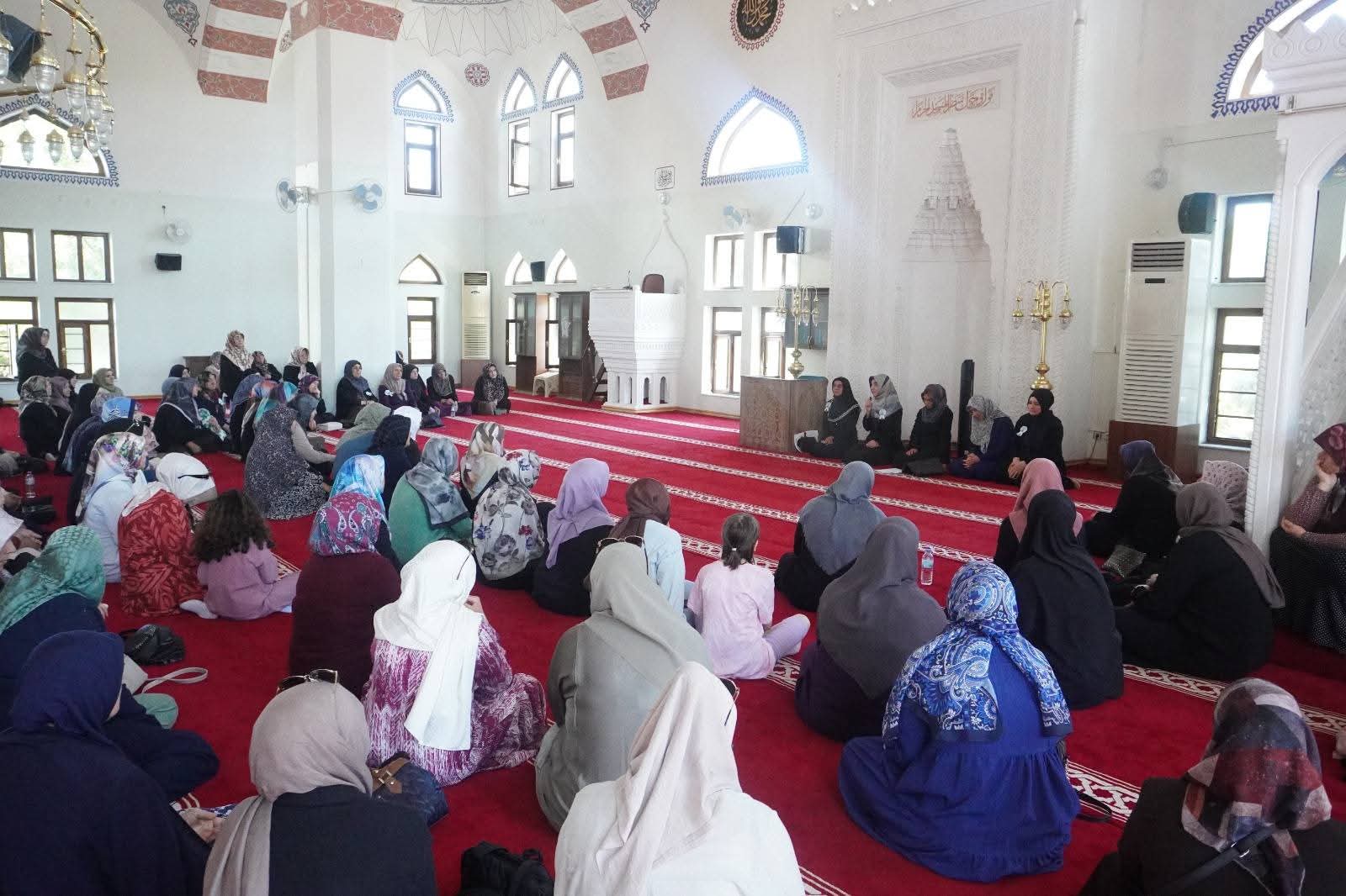 İl Müftü Vekili Kübra Göker’in katılımıyla Camii – Kadın Buluşması programı tertip edildi.