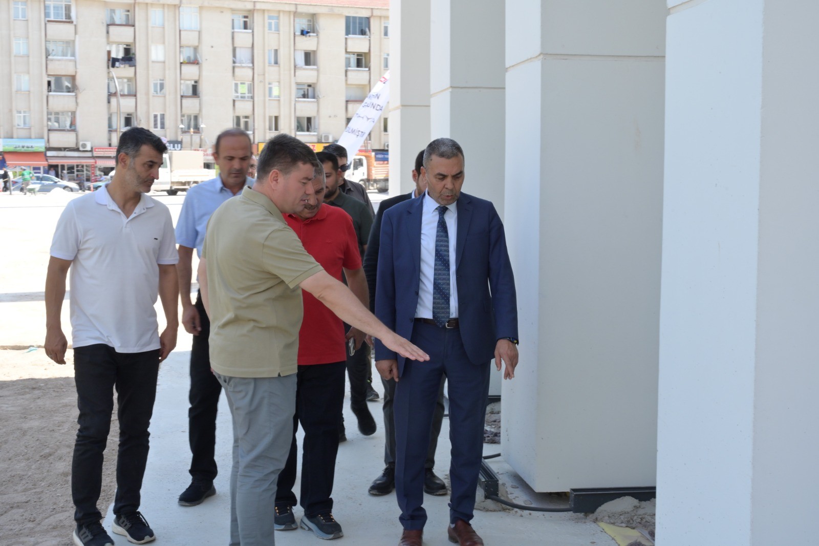 İNŞAAT ÇALIŞMALARI TAMAMLANAN SELÇUKLU KÜLLİYESİNDE ÇEVRE DÜZENLEME VE PEYZAJ ÇALIŞMALARI DEVAM EDİYO