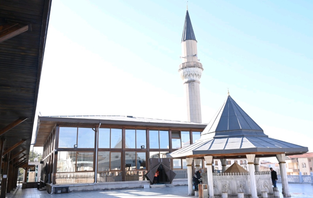 AKSARAY BELEDİYESİ RAMAZAN ÖNCESİ KABRİSTANLIKLARDA VE KÜLLİYELERDE HAZIRLIKLARINI TAMAMLADI