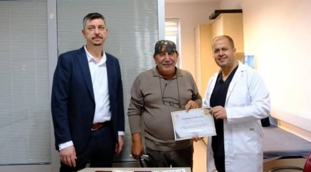 Aksaray Eğtim ve Araştırma Hastanesi doktorları Teşekkür Belgesi ile ödüllendirildi. 