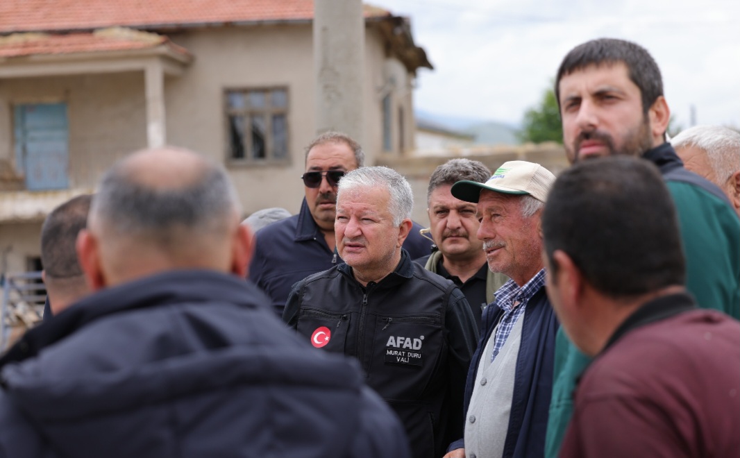 Aksaray Valisi Murat Duru, Dolu ve Aşırı Yağıştan Zarar Gören Tarım Arazilerinde İncelemelerde Bulundu