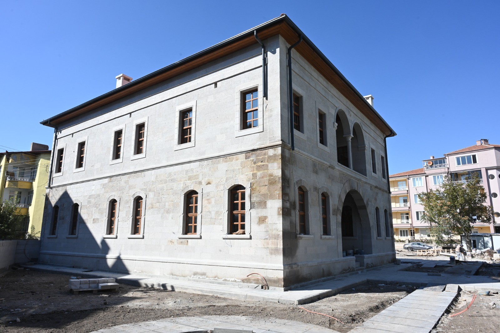 BAŞKAN DİNÇER; “TARİHİ MİRASIMIZI KORUYARAK AKSARAY’IN KADİM KİMLİĞİNİ GELECEĞE TAŞIYORUZ”