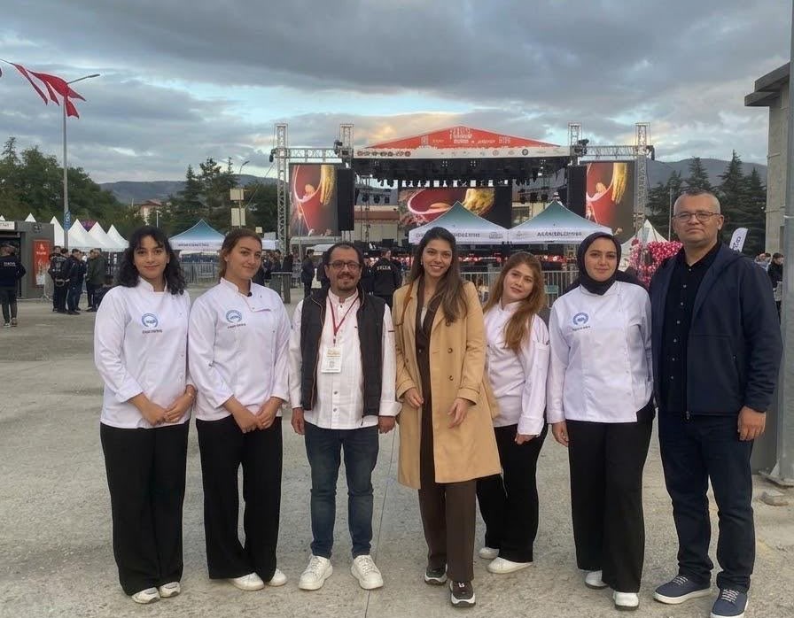 ASÜ’lü aşçılık öğrencileri Niğde Gastronomi Festivalinde dört madalya kazandı