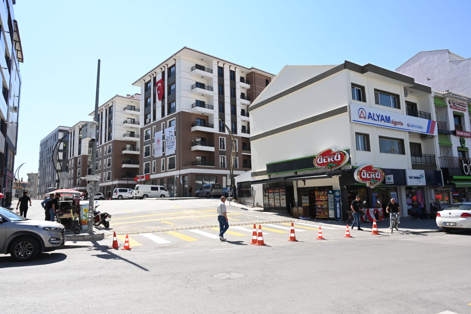 HAMİDİYE KENTSEL DÖNÜŞÜM ALANINDAKİ 25 METRELİK YOL HİZMETE AÇILDI
