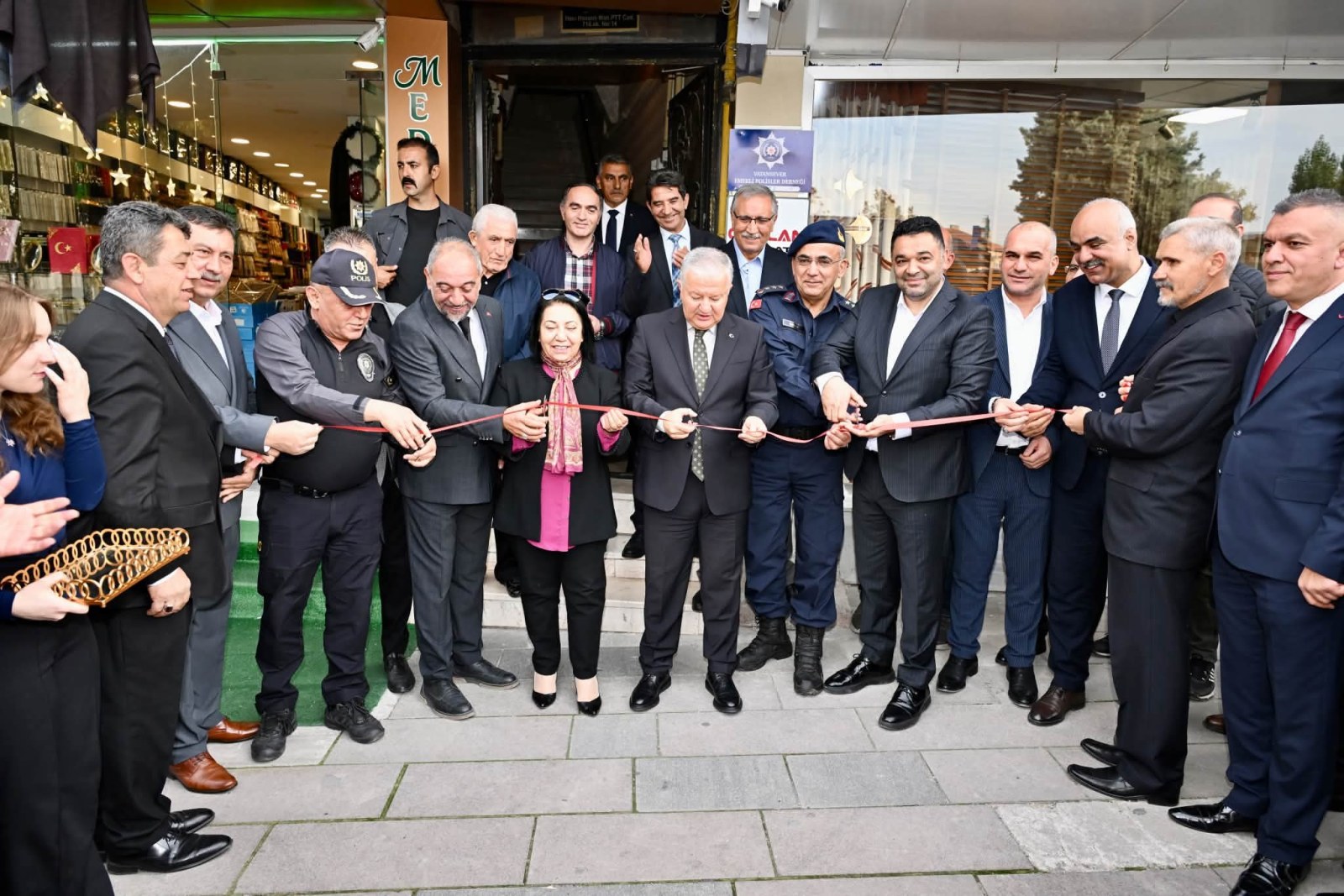 AKSARAY'DA VATANSEVER POLİSLER DERNEK BİNASI AÇILDI