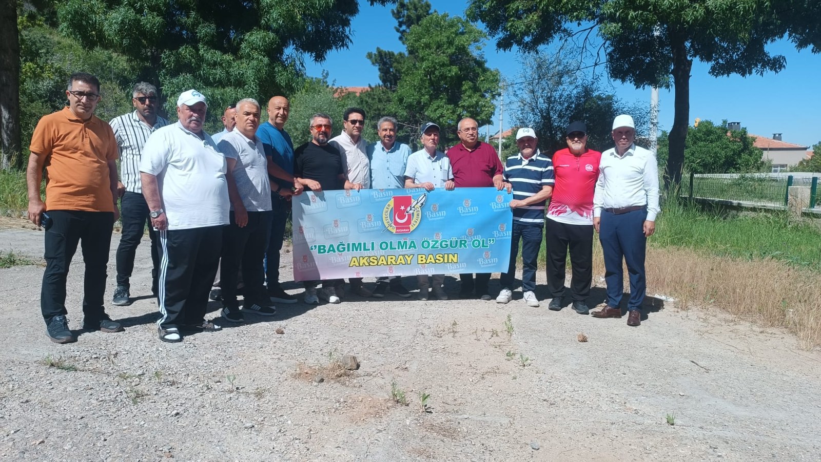 GAZETECİLERDEN UYUŞTURUCUYA KARŞI DOĞADA ANLAMLI MESAJ