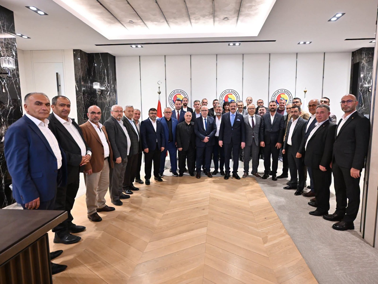 GÜVEN TAZELEYEN AKSARAY TİCARET BORSASI HEYETİNDEN TOBB BAŞKANI HİSARCIKLIOĞLU’NA ZİYARET