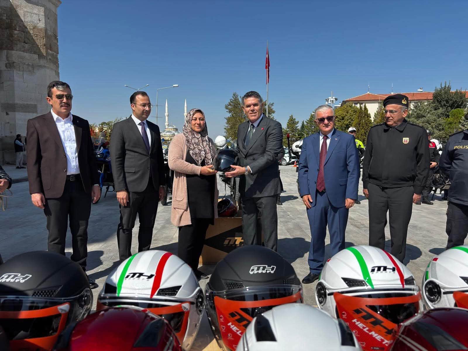 “AK PARTİ’DEN SULTANHANI’NDA NET MESAJ: HİZMETİN MERKEZİNDE İNSAN VAR”
